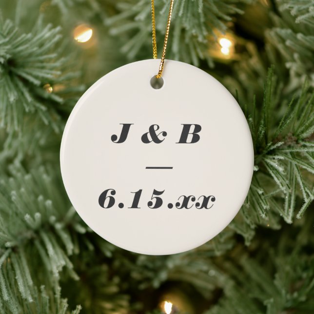 Minimalistisk monogram svart och elfenbens vigsel  julgransprydnad keramik (Träd)