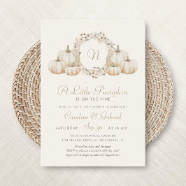 Minimalistisk monogrambabystövel för liten pumpa inbjudningar