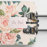 Minimalistisk monograminitial och Namn Pastel-Rosa Bagagebricka<br><div class="desc">Resa i stil med vårt minimalistiska monogram-Personlig Pastel Rosa Initial & Namn Luggage Tag. Med en mjuk utformning av pastellernas rosa med ett monogram för anpassadet och namn, tillför den här eleganten ett litet sofistikerat reseregistret och en viss anpassning till din anpassning. Den är tillverkad av varaktiga material och innehåller...</div>