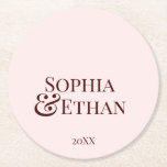 Minimalistisk Monogrammed Bröllop Underlägg Papper Rund<br><div class="desc">Enkelt minimalt monogrammat bröllop underlägg.  rosa med namn och år. Anpassade om du vill utöka datumet. Byt namn och gör det till ditt eget. Ditt val av färg.</div>