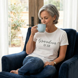 Minimalistisk Mormor Etablerad Svart Skripttext T Shirt