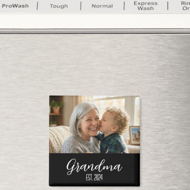 Minimalistisk Mormor Upprättad Vit Skripttext Magnet (Skapare uppladdad)