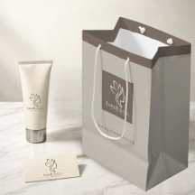 Minimalistisk neutral beige presentpåse för skönhe