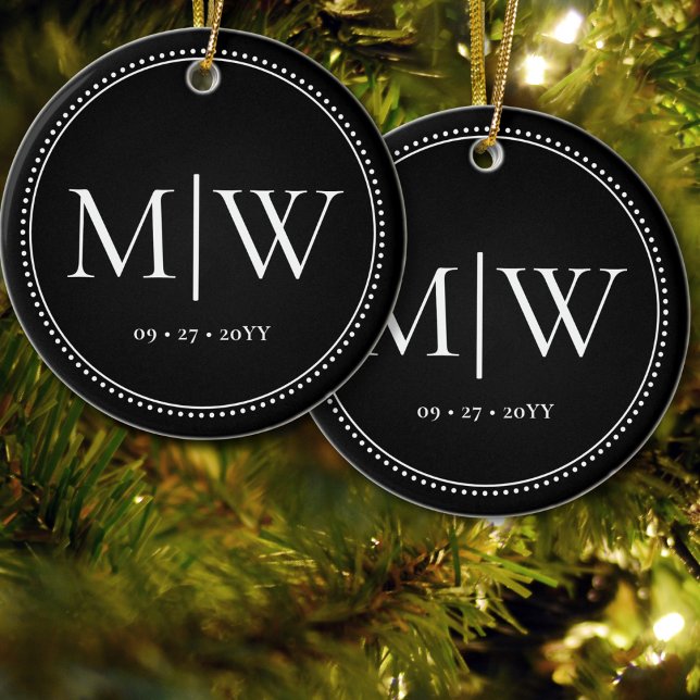 Minimalistisk Newlyweds Monogram Black Helgdag Julgransprydnad Keramik (Skapare uppladdad)