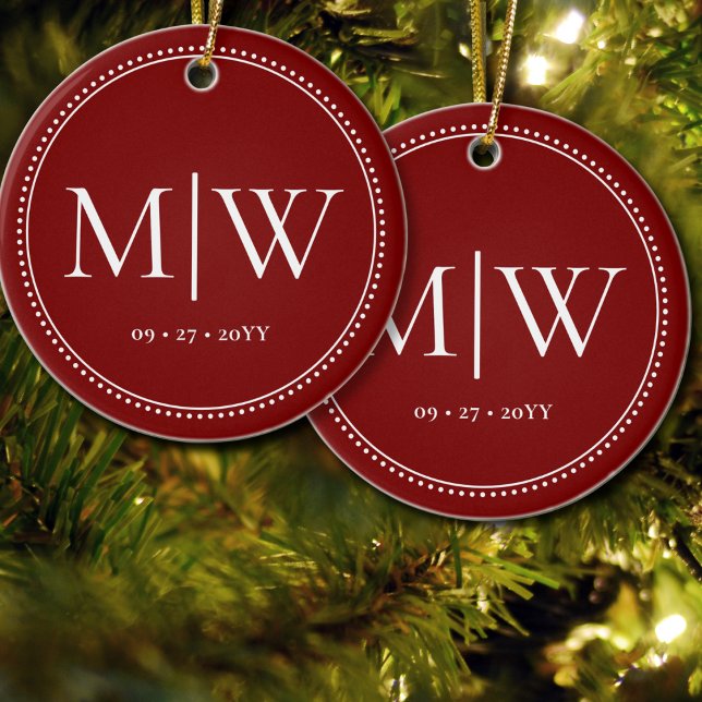 Minimalistisk Newlyweds Monogram Red Helgdag Julgransprydnad Keramik (Skapare uppladdad)