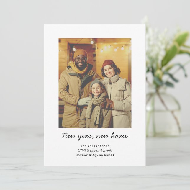 Minimalistisk Ny Hemadress Flytt Nyår Foto Julkort (Stående Fram)
