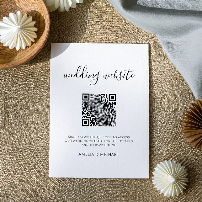 Minimalistisk och Chic Svartvit QR-kod Bröllop Tilläggskort (Minimalist and Chic Black & White QR Code Wedding Enclosure Card)