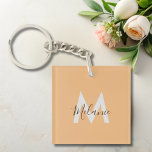 Minimalistisk orange av modern elegant, monogram<br><div class="desc">Den eleganta utformningen har en ren och contemporary estetisk blandning av minimalistiskt inslag med ett pulserande orange färg. Med sitt monogram för personlig tillför den här nyckelkedjan en aning individualitet till dina tillbehör samtidigt som du håller nycklar organiserat och enkelt att hitta. Uppgradera nyckelkedjans utseende och behålla så att du...</div>