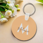 Minimalistisk orange av modern elegant, monogram nyckelring<br><div class="desc">Den eleganta utformningen har en ren och contemporary estetisk blandning av minimalistiskt inslag med ett pulserande orange färg. Med sitt monogram för personlig tillför den här nyckelkedjan en aning individualitet till dina tillbehör samtidigt som du håller nycklar organiserat och enkelt att hitta. Uppgradera nyckelkedjans utseende och behålla så att du...</div>