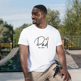 Minimalistisk Pappa Est. Med årets skripttypografi T Shirt