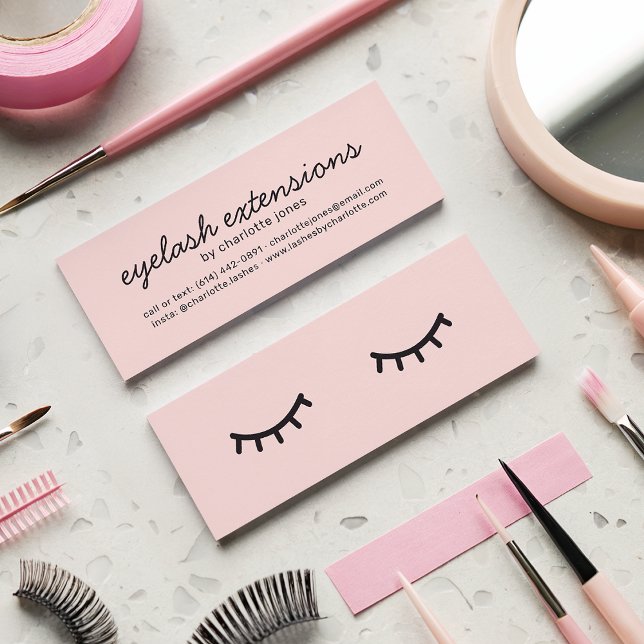 Minimalistisk pastellillustration av söta ögonfran mini visitkort (Minimalist pastel pink cute eyelashes illustration)