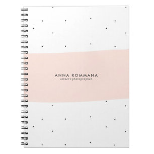 Minimalistisk pastellrosa och vita penseldrag anteckningsbok