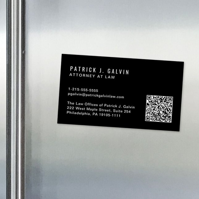 Minimalistisk professionell QR-kod svart Magnetiska Visitkort (Capture attention, make connections, and leave a lasting impression with our QR business card magnet)