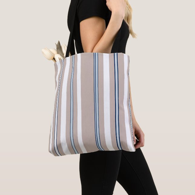 Minimalistisk randig axelväskta i beige och vit fä tygkasse (Närbild)
