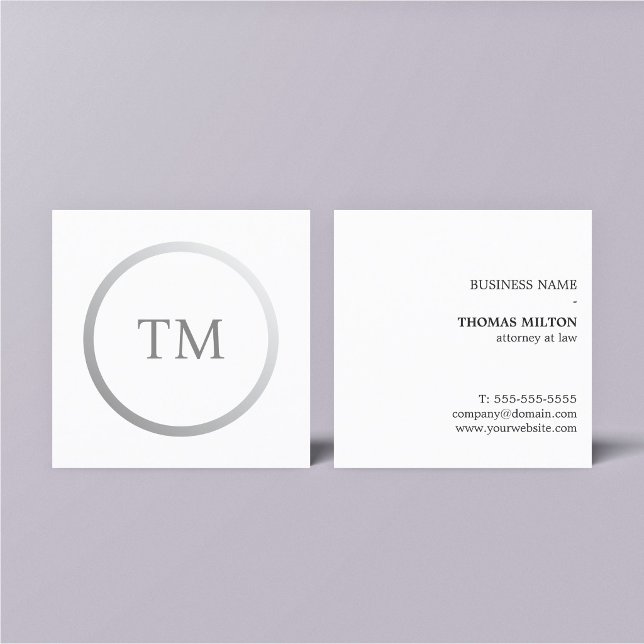 Minimalistisk ren falsk silvermonogram advokat fyrkantigt visitkort (Skapare uppladdad)