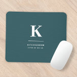 Minimalistisk röktrök Grönt Modern stor inledande Musmatta<br><div class="desc">En minimalistisk utformning av lodrät i elegant stil med en grönt med dammskikt i färg och ett stort typografiskt inledande monogram. Texten kan enkelt anpassas för en så unik design som du!</div>