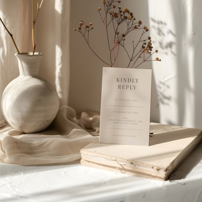 Minimalistisk RSVP-kort typografi Mjuk Latte OSA Kort (Skapare uppladdad)