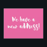 Minimalistisk Shock rosa Vi Flyttat ny Flytta hemm Vykort<br><div class="desc">Den moderna minimalismen vi flyttat vykort med roligt-pensel i Shock rosa och vitt.</div>