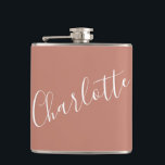 Minimalistisk skript Namn i Terrakotta Fickplunta<br><div class="desc">Minimalistisk skript Typografi Namn Flask i Terrakotta</div>