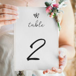 Minimalistisk skripthandskriven typografi Bröllop Bordsnummer<br><div class="desc">Ett vackert, minimalistiskt handskrivet skript, typografi bröllop. En unik design som användor en personlig klassisk kalligrafi bröllop stil. En modern handskriven brev-design med tonerna vita och grått-nyanser. Ett bordsnummer i elegant bröllop med modernt men traditionellt inslag. Det finns också möjlighet att matcha bröllopsinbjudningar och andra artiklar i kontorsartiklar. Anpassa antalet...</div>