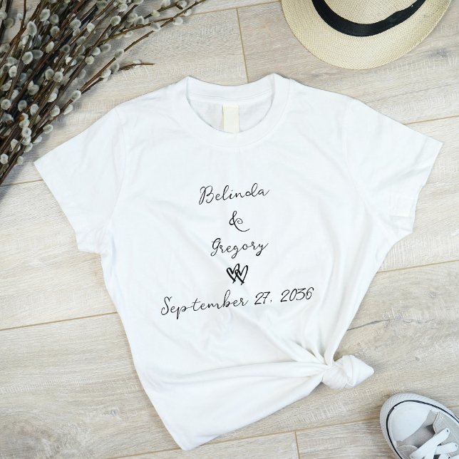 Minimalistisk skripthandskriven typografi Bröllop T Shirt (Minimalist Script Hand Written Typography Wedding T-Shirt)