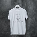 Minimalistisk skripthandskriven typografi Bröllop T Shirt<br><div class="desc">Ett vackert,  minimalistiskt handskrivet skript,  typografi bröllop. En unik design som användor en personlig klassisk kalligrafi bröllop stil. En modern handskriven brev-design. En elegant bröllop t-shirt-design med modernt men traditionellt inslag. Det finns också möjlighet att matcha bröllopsinbjudningar och andra artiklar i kontorsartiklar.</div>