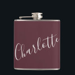 Minimalistisk skriptnamn i burgunderröd fickplunta<br><div class="desc">Minimalistisk skript typografi namn flaska i burgunder</div>