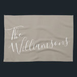 Minimalistisk skriptPersonlig Namn | Taupe Brown Kökshandduk<br><div class="desc">Minimalistisk skripttypografi Namn i Taupe Brown Kitchen Towel</div>