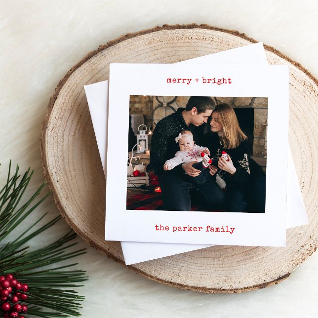 Minimalistisk skrivmaskin | God jul med foto Julkort (A simple and stylish Christmas photo card with red typewriter look text)