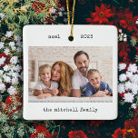 Minimalistisk skrivmaskin | Två foton och enkel te Julgransprydnad Keramik<br><div class="desc">Dessa enkla och minimalistiska julprydnadsföremål har ditt favoritfoto på framsidan tillsammans med ditt namn och året i svart skrivmaskin. Baksidan innehåller ett annat av dina foton,  som är ljusare med ett överlägg så att du kan lägga till ytterligare text eller namn höger över det.</div>