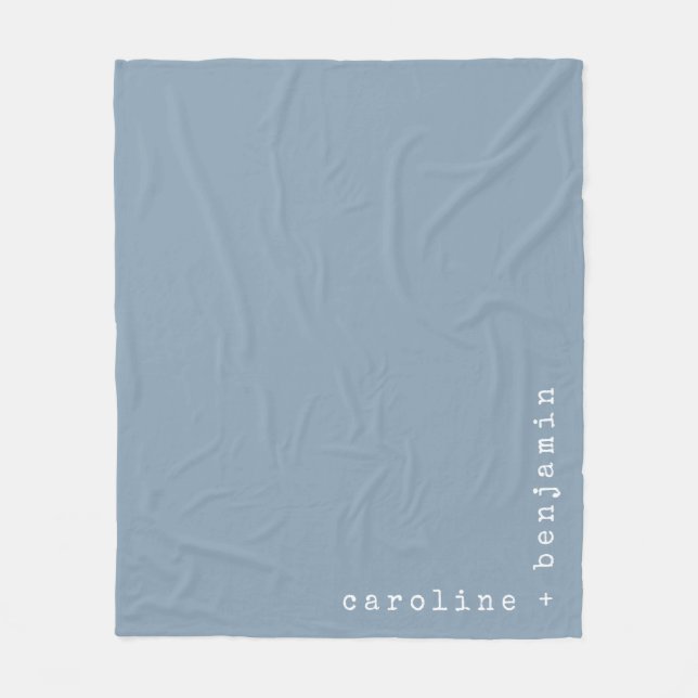 Minimalistisk skrivmaskin Typography Corner Namn B Fleecefilt (Framsidan)