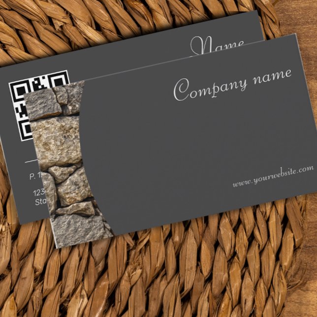Minimalistisk stenfotografering QR grått-Affärskor Visitkort ( This minimalist stone design with a QR code is perfect for your handyman services.)