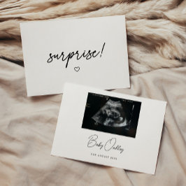 Minimalistisk "Surprise!" Ny bebis gravid foto Meddelande