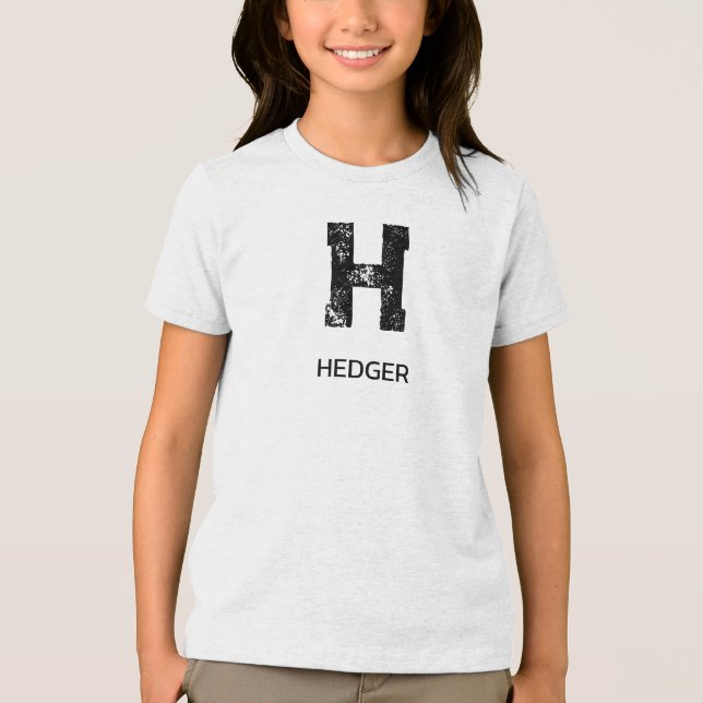 MINIMALISTISK SVART ENBOKSTAVS MONOGRAM NAMN VIT T SHIRT (Framsida)