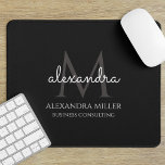 Minimalistisk svart och vit modern Monogram Namn Musmatta<br><div class="desc">Den här enkla,  elegant-,  svartvitt-snyggten har personlig namn,  monogram och affärsnamn i trendig,  snyggt topografi. Den här artikeln kan vara en utmärkt gåva till dig,  din familj och dina vänner.</div>