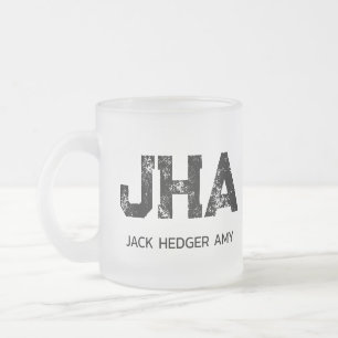 MINIMALISTISK SVART TREDUBBELBOKSTAVS MONOGRAM NAM FROSTAD GLASMUGG