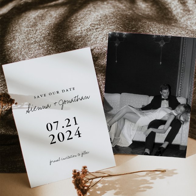Minimalistisk svart-vit bröllopsfoto spara datumet (Skapare uppladdad)