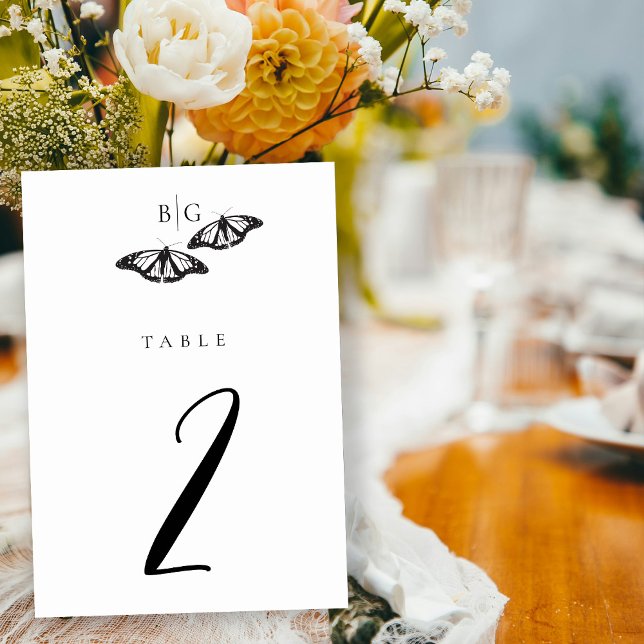 Minimalistisk svart vit fjäril Monogram Bröllop Bordsnummer (Minimalist Black White Butterfly Monogram Wedding Table Number)
