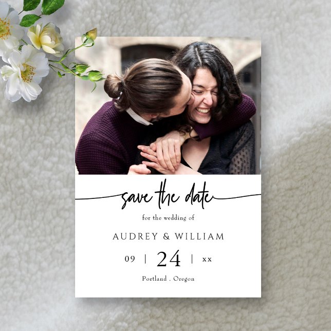 Minimalistisk svart-vit fotobryllop spara datumet (Black and White Love Story_ Modern Wedding Photo Save The Date)