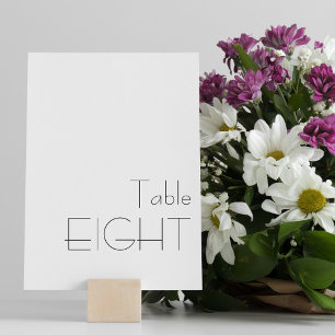 Minimalistisk svart vit-spelande typografi åtta bordsnummer