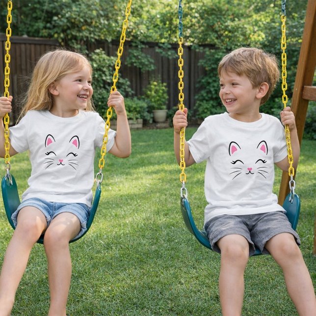 Minimalistisk T-shirt med kattansikte  (“Swinging into smiles with our cute cat‑face tees.”)