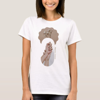 Minimalistisk T-shirt med sammanflätade händer | B