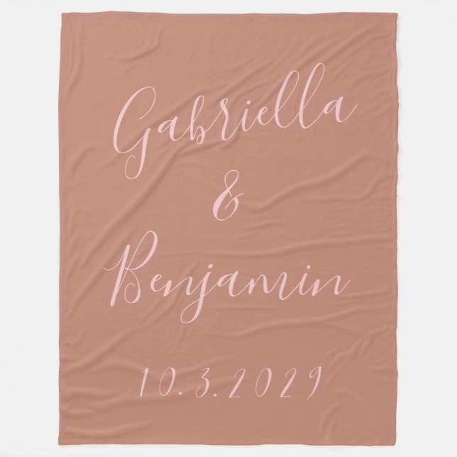 Minimalistisk Terracotta Personlig Namn Bröllop Fleecefilt (Framsidan)
