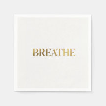 Minimalistisk typografi med guldbokstav andas