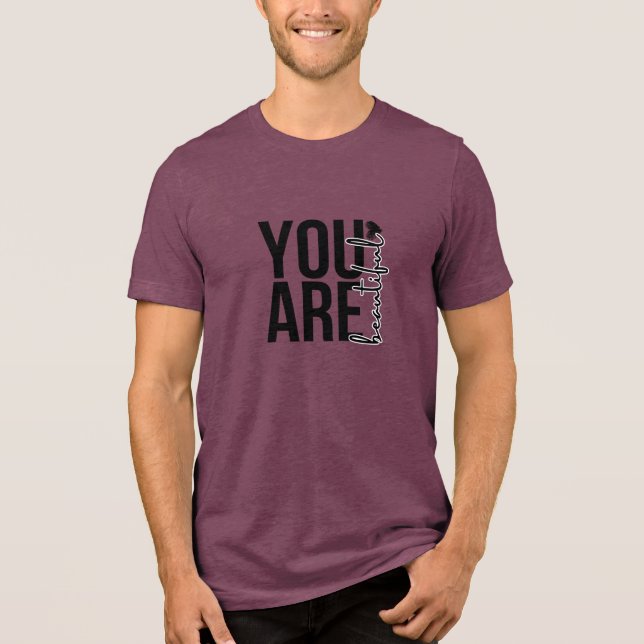 Minimalistisk “Vacker” typografidesign – Svart T Shirt (Framsida)