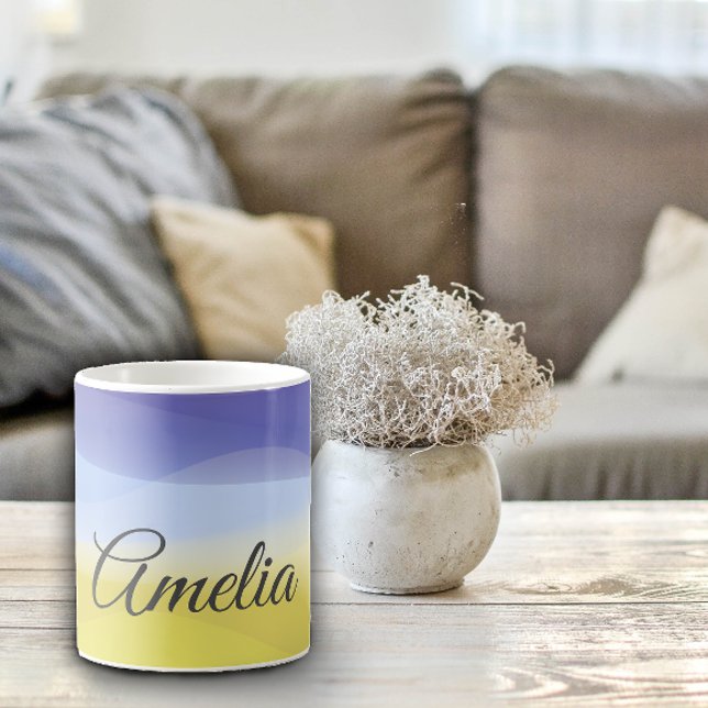 Minimalistisk vågblå gult med namn kaffemugg (Skapare uppladdad)