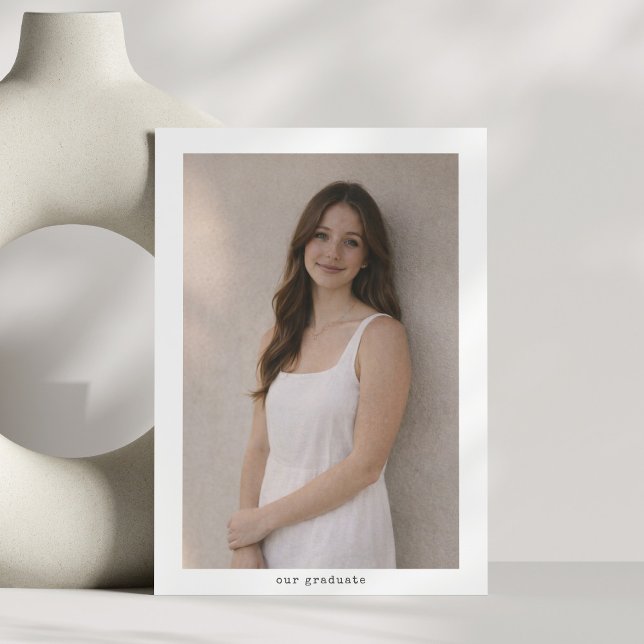 Minimalistisk Vertikal Foto Klass 2026 Examen Meddelande (Skapare uppladdad)