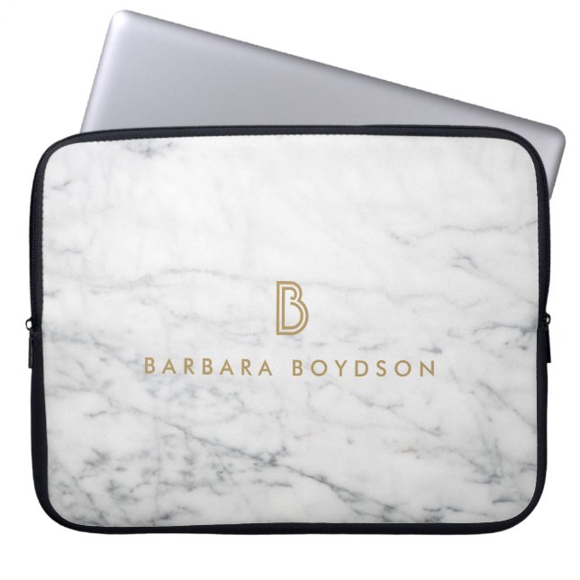 Minimalistisk vit marble Guld Monogram Laptop Fodral (Framsidan)