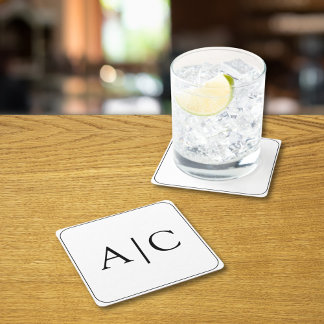 Minimalistisk vit Monogram Bröllop Underlägg Papper Kvadrat