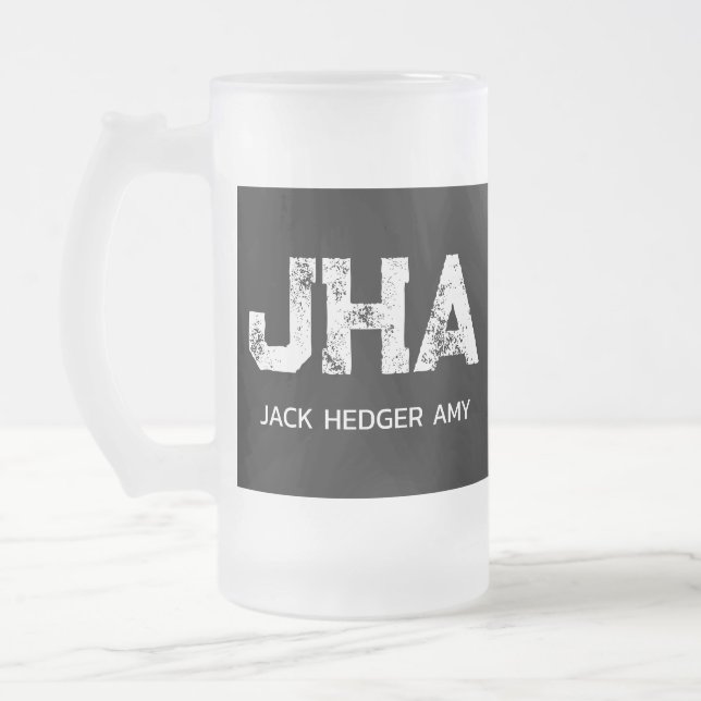 MINIMALISTISK VIT TRE BOKSTÄVER MONOGRAM NAMN SVAR FROSTAT ÖLGLAS (Vänster)